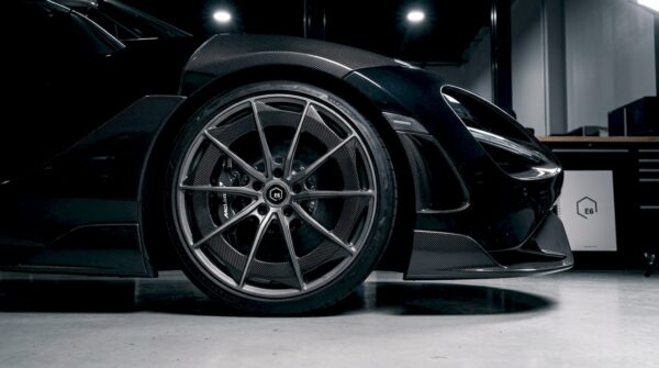 McLaren 720S with E6 Forged AeroDisc wheel close-up
