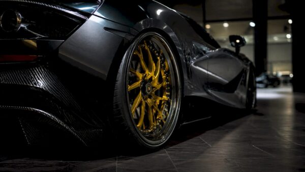 Close-up forged multi-piece wheel on McLaren 720S