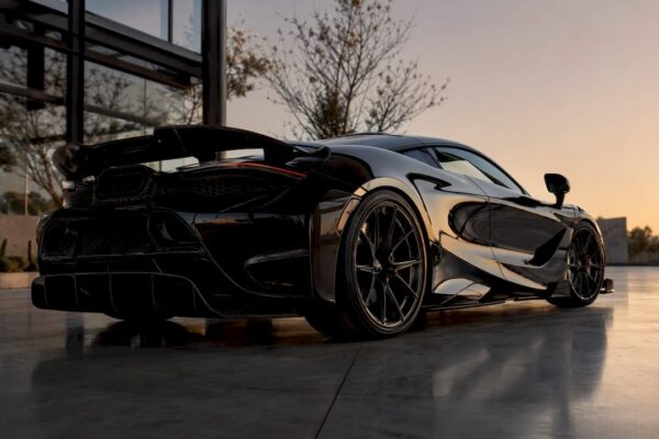 Carbon fiber diffuser and splitter on McLaren