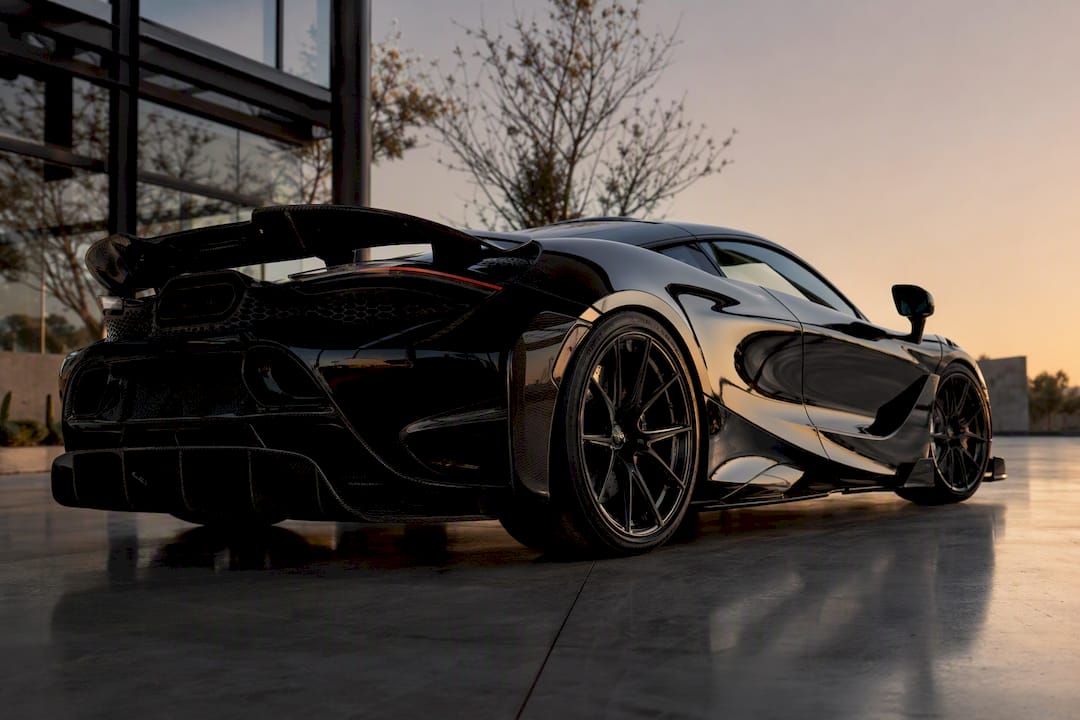 Carbon fiber diffuser and splitter on McLaren