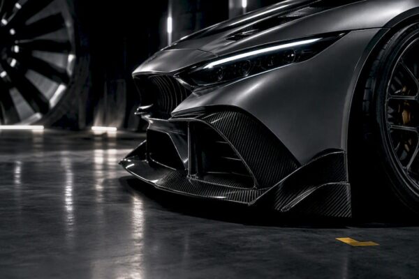 Carbon splitter and vented hood close-up