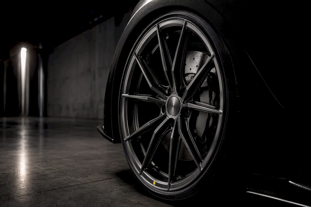 Forged monoblock wheel beneath performance coupe fender