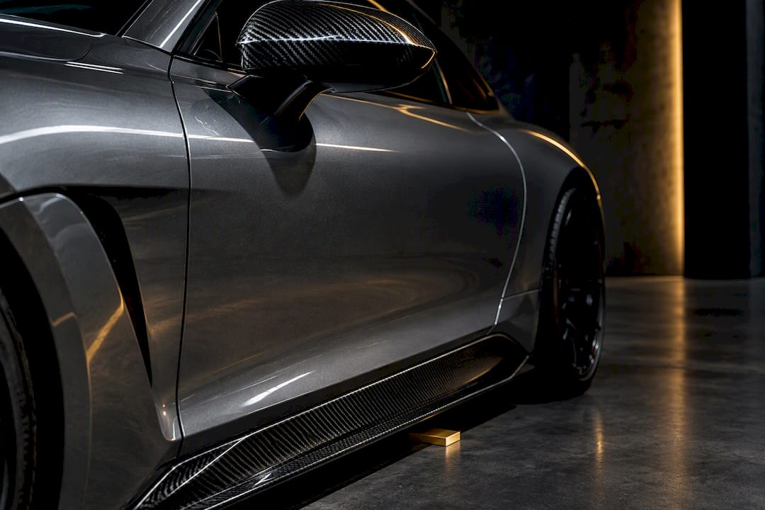 Carbon mirror cap and rocker insert close-up