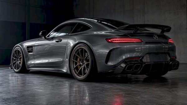 AMG GT fitted with HS2 Monoblock wheels